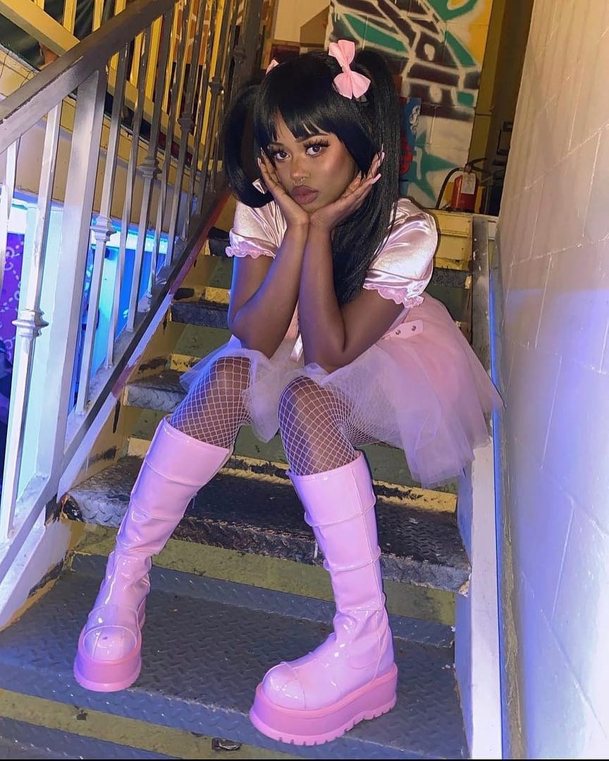 Demonia Slacker-230 Hologram Lakkbőr Női Térdig Érő Csizma Rózsaszín | EKAH-Ⅱ